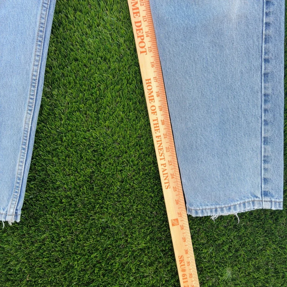 Vintage 90's Levi's 550 Mens 30x30 Relaxed Tapered Light Wash Denim Jeans Frayed